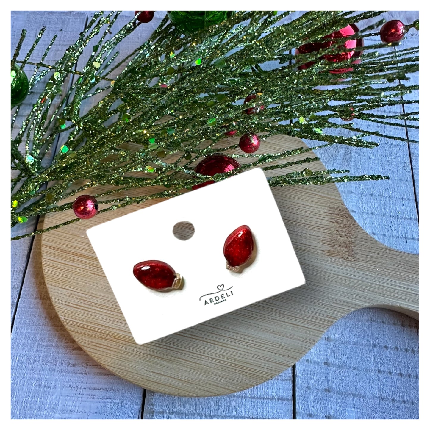 Handmade Christmas
Light Bulb Red
Shimmer Polymer Clay
Earring Studs